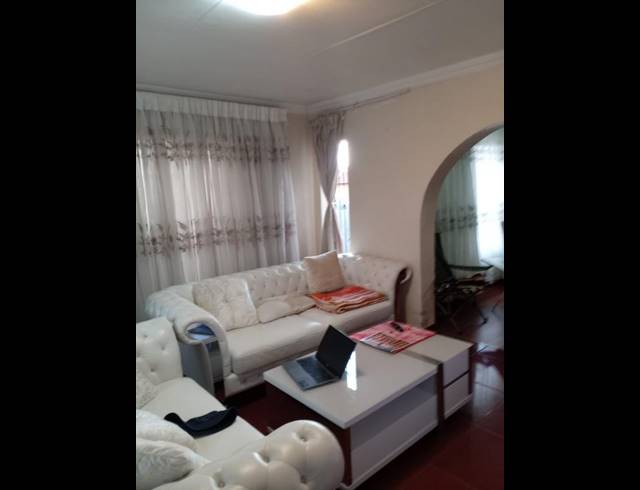3 BEDROOM HOUSE FOR SALE IN DAVEYTON EXT 3